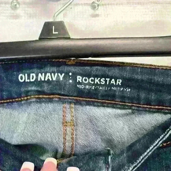 Old Navy rockstar women’s denim jeans - Picture 2 of 5